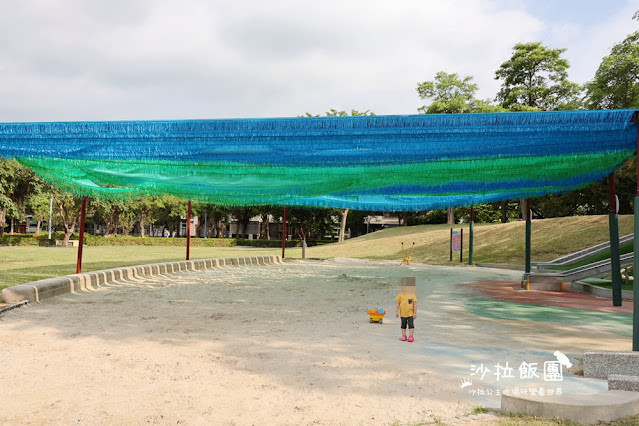 苗栗景點『頭份運動公園』水漾步道、沙坑、溜滑梯，苗栗版的大安森林公園