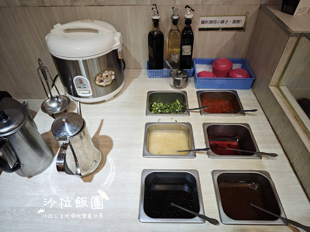 台中逢甲人氣小火鍋『億品鍋台中逢甲店』多種副餐、飲料、爆米花、冰淇淋、生菜沙拉吃到飽