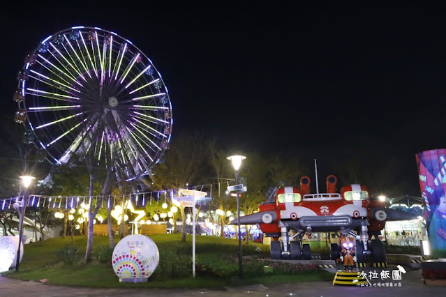 夜間免費入園、星光摩天輪等13種設施設施60元起玩到飽，晚上還可以看音樂焰火秀