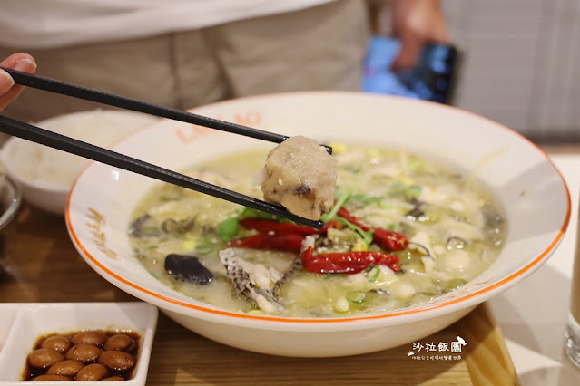 台北車站美食『姥姥酸菜魚微風北車』一個人也可以吃酸菜魚