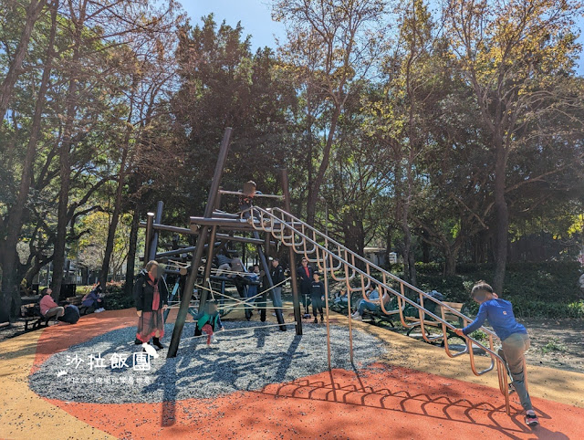 士林天母親子景點『忠誠公園』當地人運動、休憩公園