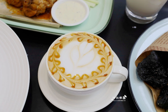 宜蘭景點黑RURU CAFE，來用餐還可以順便餵羊不用再找景點