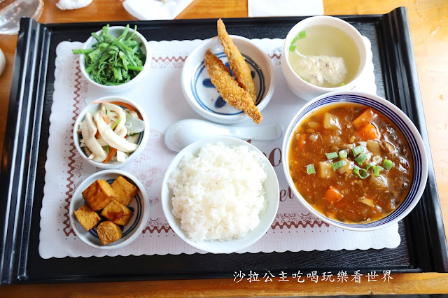 宜蘭礁溪景點『水鹿咖啡親子餐廳』迷你馬.水鹿.沙坑.小火車.賽車場.菜單