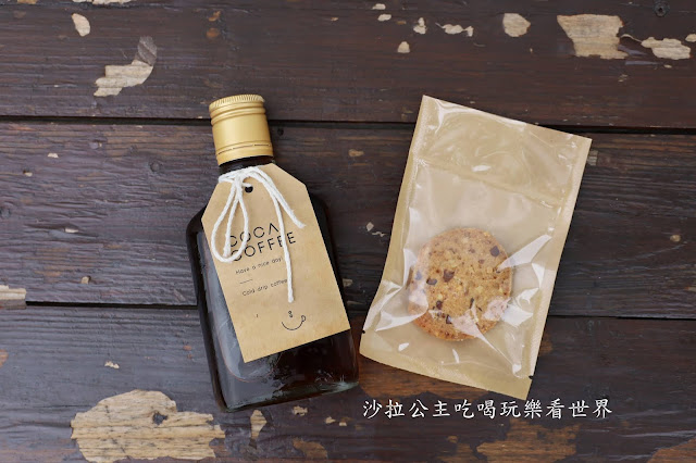 新竹高鐵站旁貨櫃咖啡廳『COCA COFFEE 渴口手沖咖啡』有插座.無低消還能拍網美照