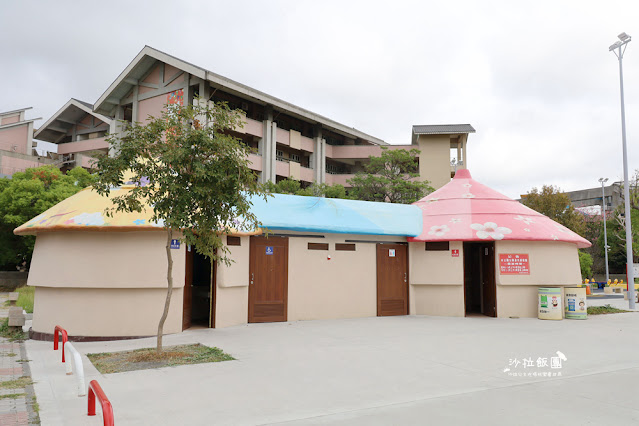 苑裡景點『灣麗親子公園』藺草攀爬場、農舍煙囪滑梯、樹屋遊戲場、脫穀戲砂區、小米洗腳池