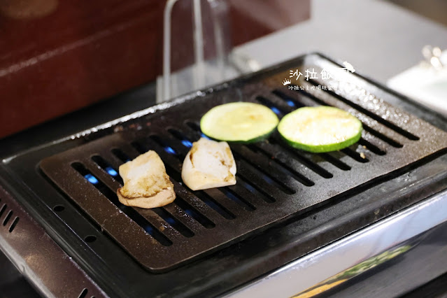 台南燒肉一個人也可以吃『花燒肉個人燒肉成大育樂店』小菜、飲料、湯品、冰淇淋無限供應