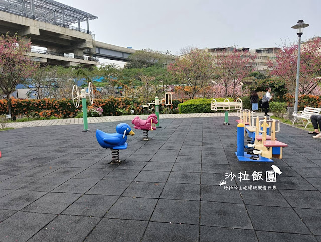 鶯歌景點『鶯歌永吉公園』炮仗花、3D步道、迴旋溜滑梯特色公園