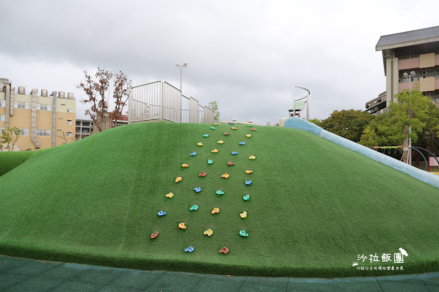 苑裡景點『灣麗親子公園』藺草攀爬場、農舍煙囪滑梯、樹屋遊戲場、脫穀戲砂區、小米洗腳池