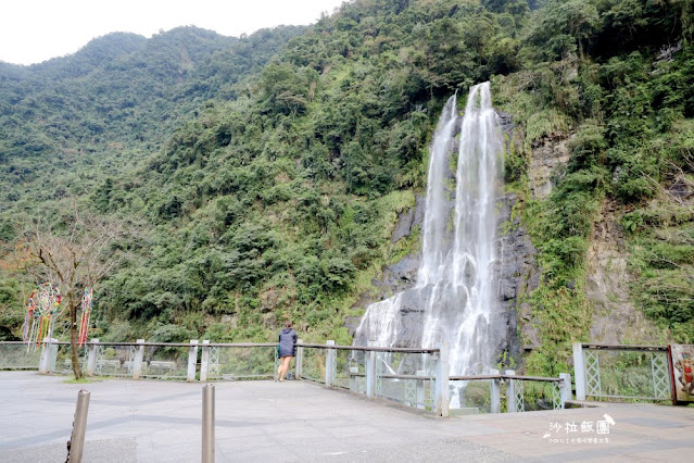 烏來老街一日遊泡溫泉、搭台車、看瀑布、逛老街