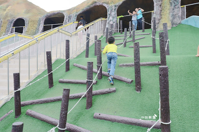 苗栗竹南獅山親子公園火炎山地景溜滑梯