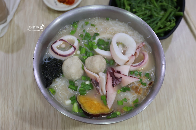 花蓮美食『職饗雞湯小卷米粉』花蓮火車站美食